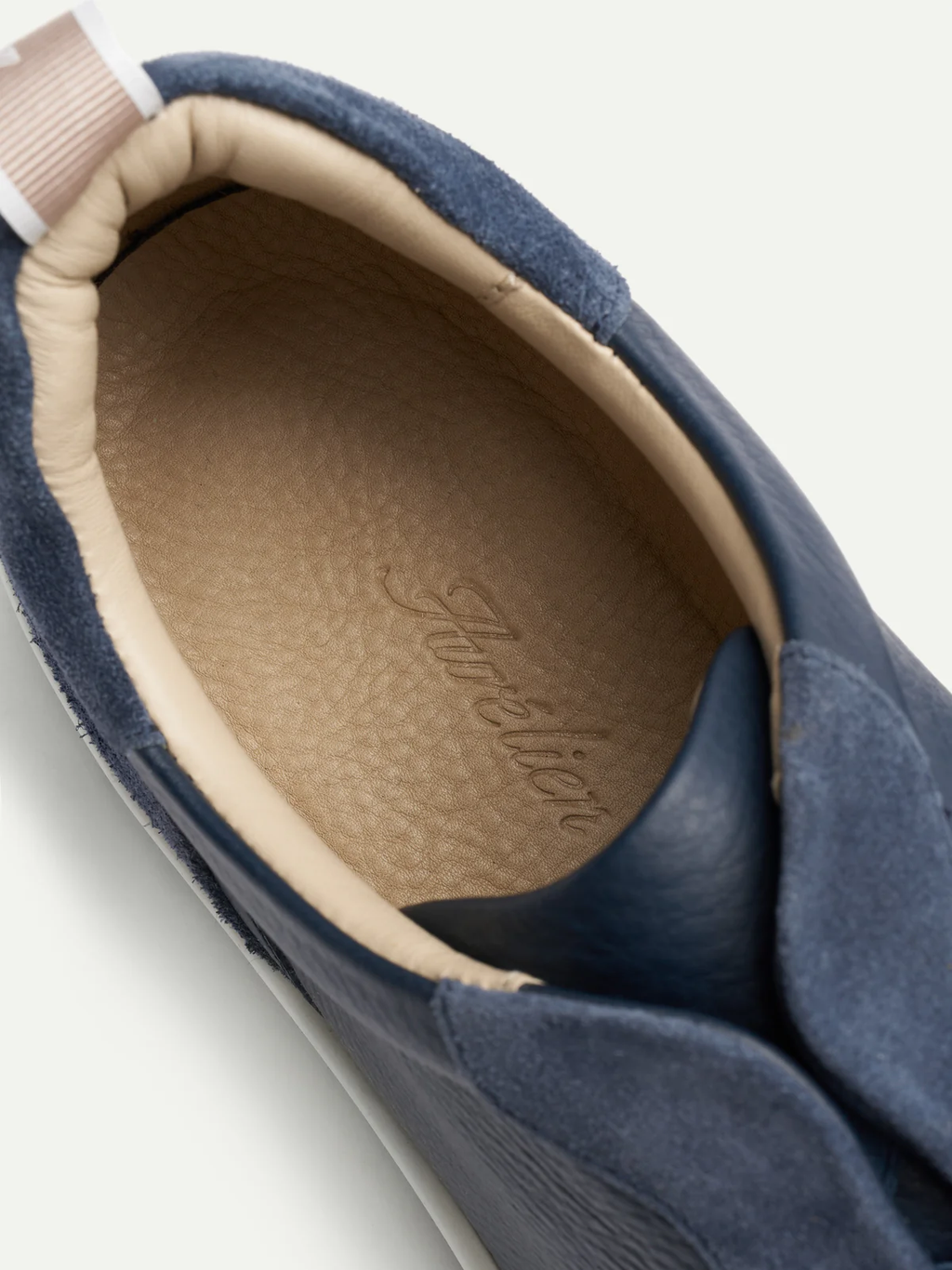 Steel blue grain leisure sneaker